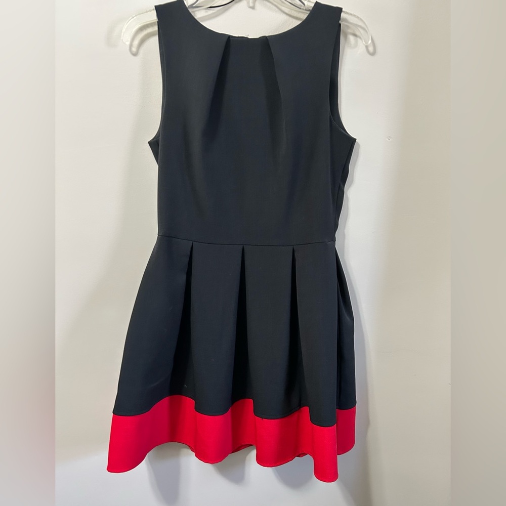 Black sleeveless cocktail dresses with pockets